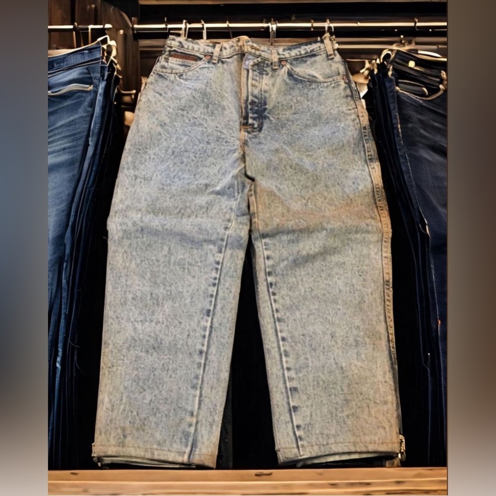 Vintage Bugle Boy Blue Distressed Mens Denim Jeans Size 32 waist & 32 length USA